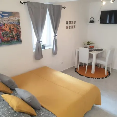 Simon Apartment
