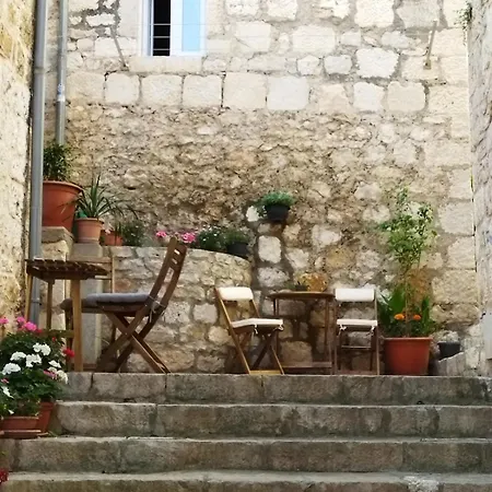 Simon * Hvar Town